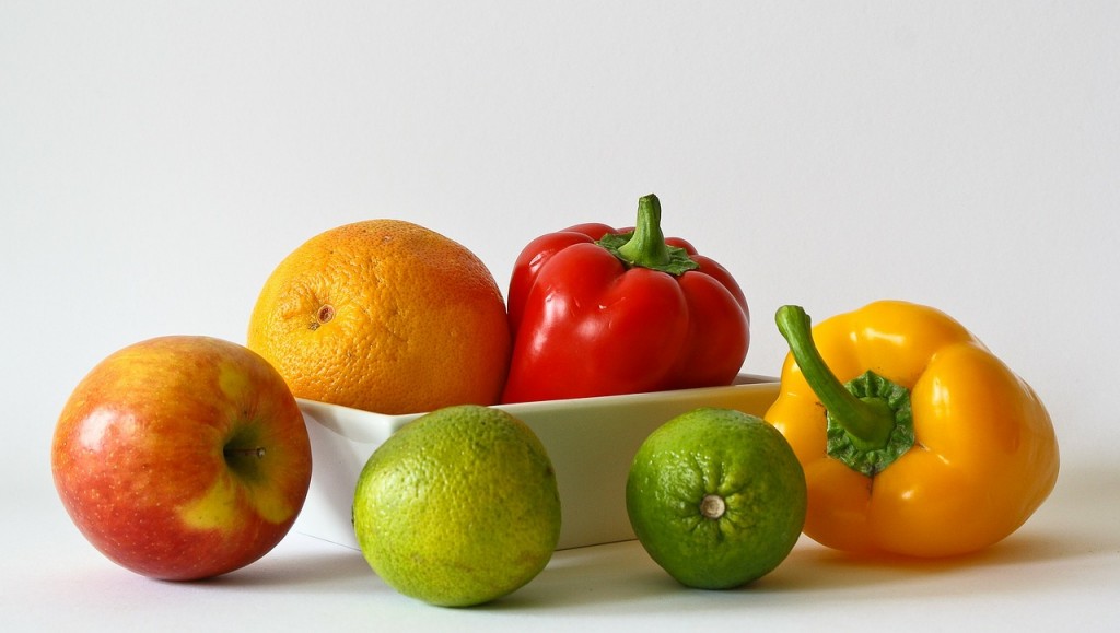 Jak szybko i tanio usunąć pestycydy z warzyw i owoców?