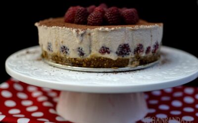 Malinowy tort tiramisu