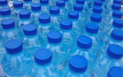 Jesli w dalszym ciągu pijesz wodę z plastikowych butelek……