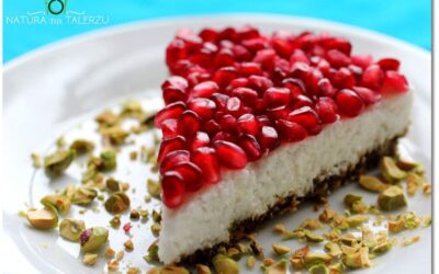 Tarta kokosowa z pistacjami i owocem granatu