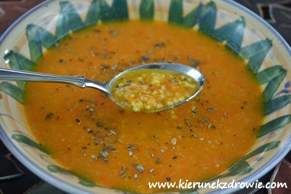 Zupa – krem warzywny z kaszą jaglaną.