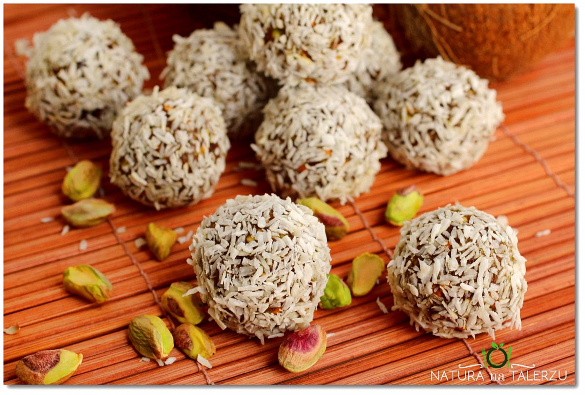 Szybkie i proste kulki pistacjowo – kokosowe.