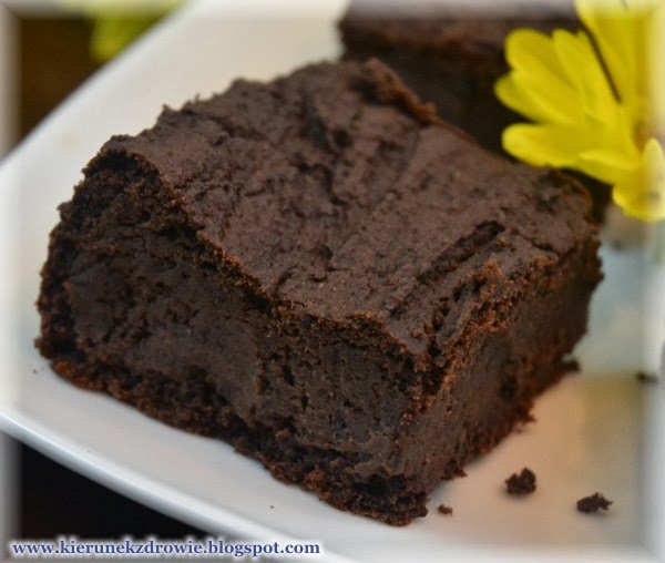 Zdrowe ciasto czekoladowe – brownie bez mąki, wegańskie