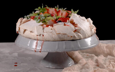 Beza Pavlova z kremem waniliowym i owocami